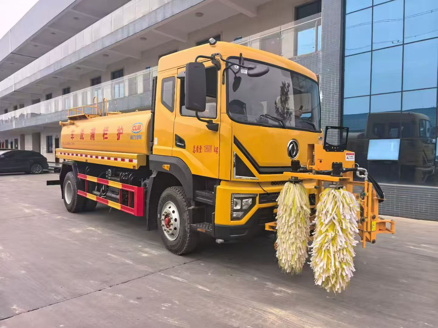 什么是护栏清洗车？
