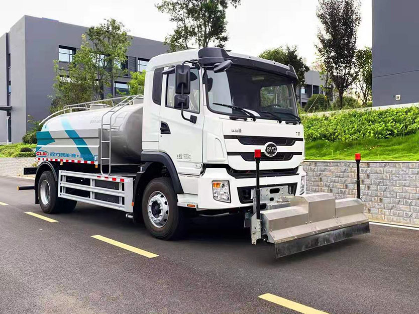 路面清洗车与扫路车、洒水车的区别